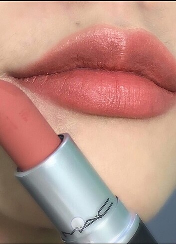 MAC MAC POWDER KİSS MULL İT OVER RUJ