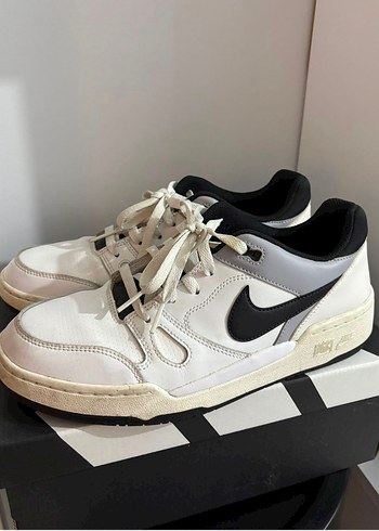 Nike Beyaz Siyah Retro Sneaker