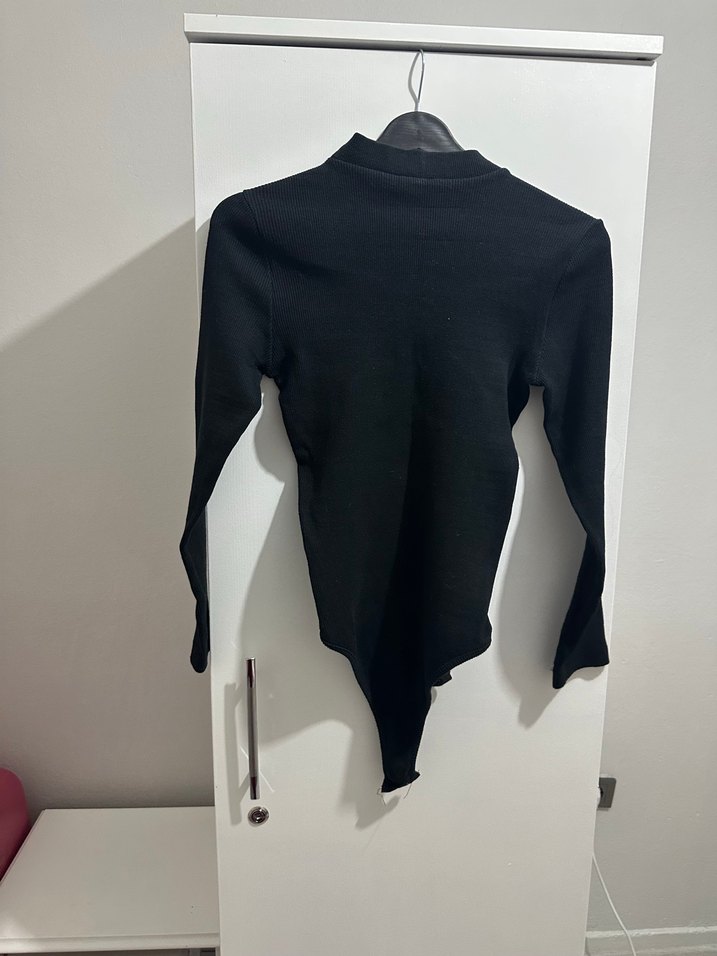 Siyah Yüksek Yakalı Uzun Kollu Kadın Bluz - Görsel 3