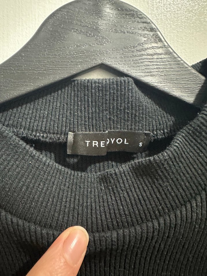 Siyah Yüksek Yakalı Uzun Kollu Kadın Bluz - Görsel 2