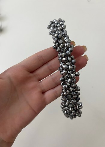 Zara Boncuklu Gri Metal Taç