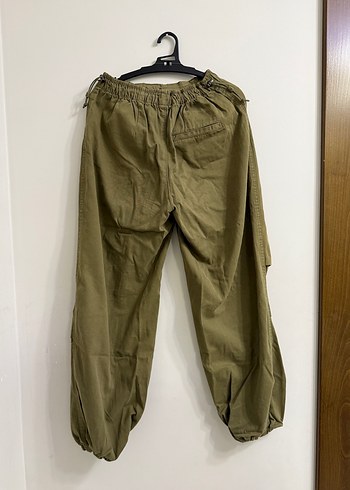 Bershka Paraşüt Pantolon.