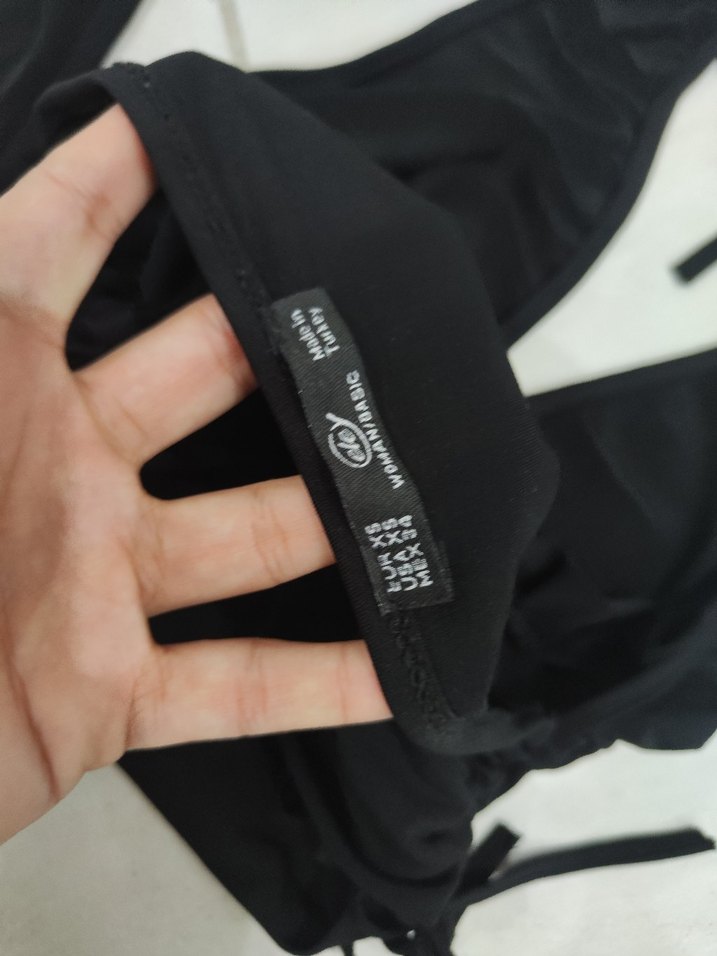 Siyah V Yaka Drapeli Mini Bluz - Görsel 4