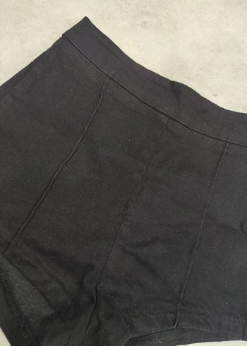 Düğmeli kalçaya ve ele oturan Siyah Yüksek Bel Mini Şort - Görsel 5