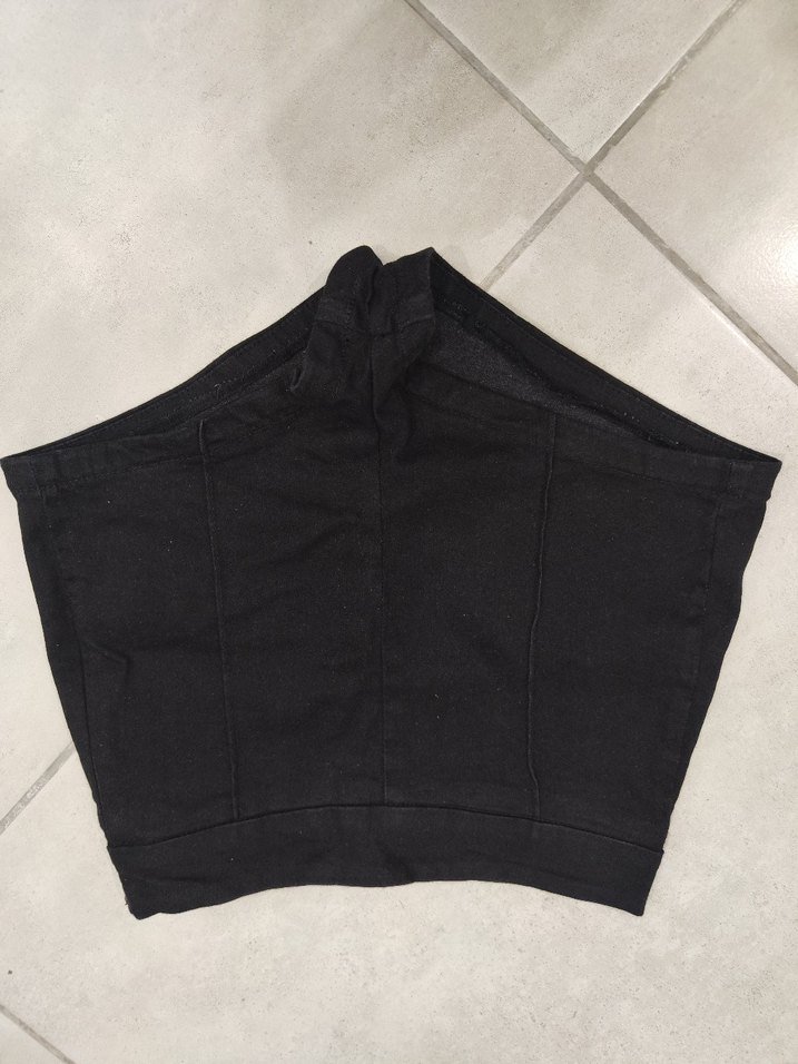 Düğmeli kalçaya ve ele oturan Siyah Yüksek Bel Mini Şort - Görsel 2