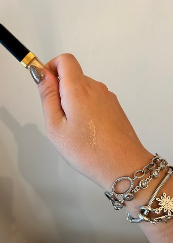 Beden Chanel Parlak Altın Renkli Dudak Parlatıcısı