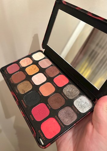 Revolution Koyu Kırmızı Göz Farı Paleti - Görsel 3