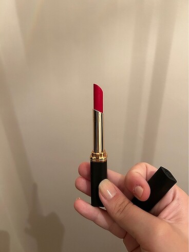 Beden Loreal paris kırmızı ruj