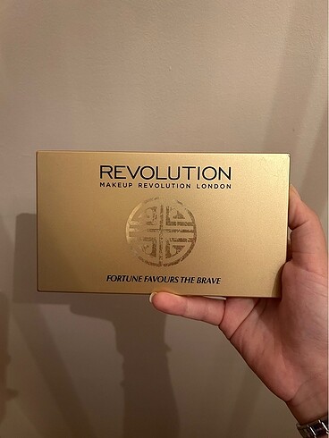 Revolution far paleti