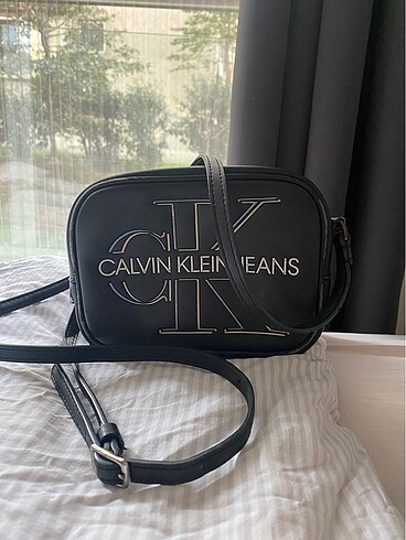 Calvin Klein askılı çanta