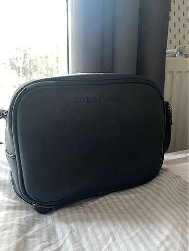  Beden Calvin Klein askılı çanta
