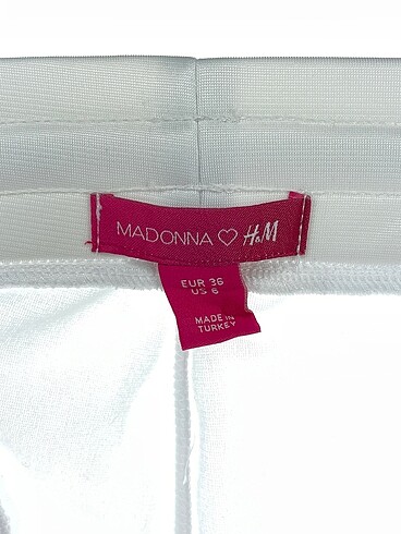 36 Beden beyaz Renk H&M Kumaş Pantolon %70 İndirimli.