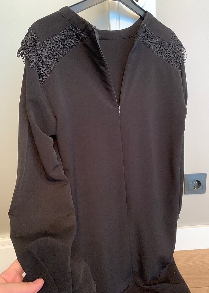 Siyah güpürlü tunik - Görsel 4