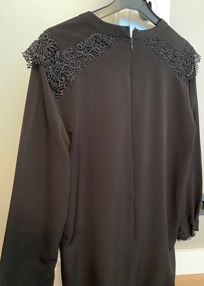 Siyah güpürlü tunik - Görsel 3