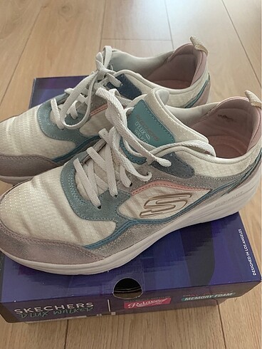 38 Beden Orijinal Skechers 38 kutusuyla gönderilecek