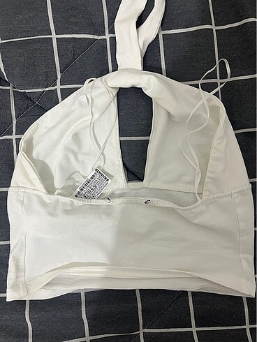 Bershka Boyundan bağlamalı sırtı açık crop