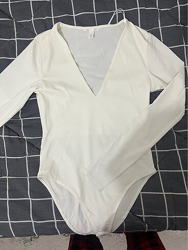 V yaka bodysuit çıtçıtlı