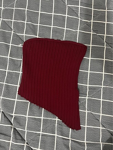 Straplez asimetrik crop