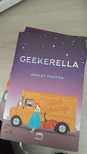 Beden Renk Geekerella serisi kutulu