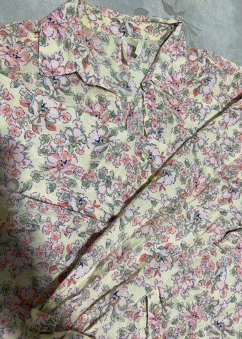 Çiçek Desenli Düğmeli Kadın Gömlek - Görsel 2