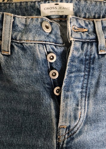 dizleri yırtık jean - Görsel 2