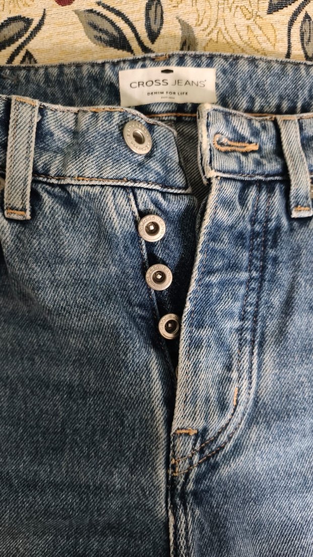 dizleri yırtık jean - Görsel 2