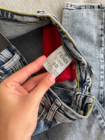 30 Beden mavi Renk Fendı kot pantolon