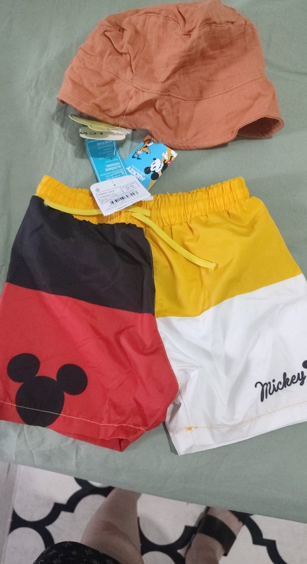 Mickey Mouse Baskılı Renkli Erkek Çocuk Deniz Şortu - Görsel 2