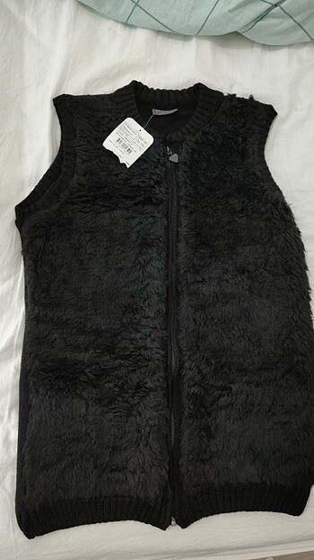 LC Waikiki LCW etiketli önü peluş yelek