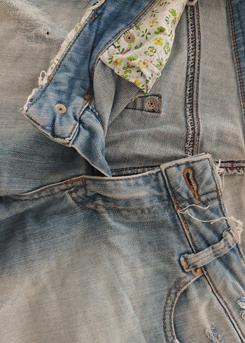 Kikiriki Düğmeli Salaş Mini Denim Şort