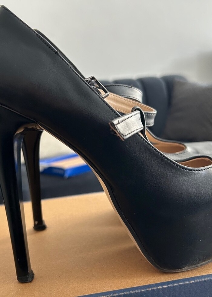 Yüksek topuklu ayakkabı - Görsel 2
