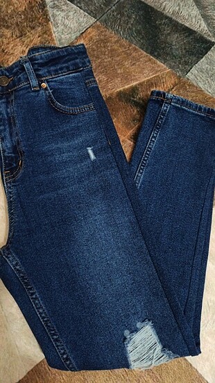 Yırtık Detay Jeans