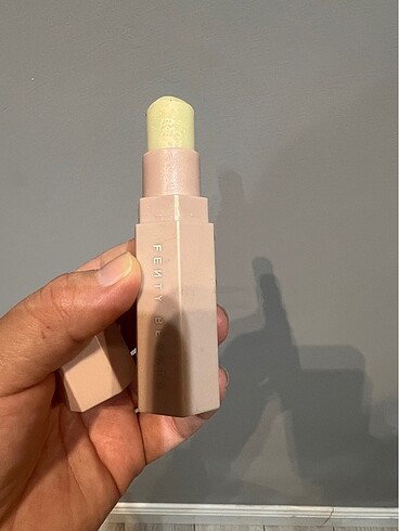 Beden Fenty beauty match stix shimmer aydınlatıcı stick