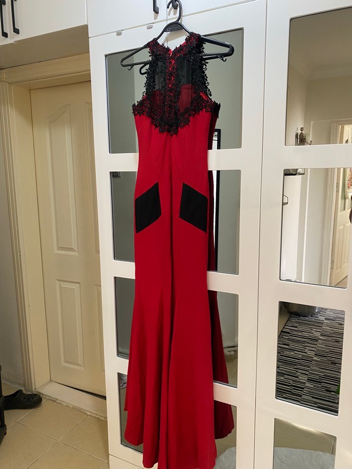 Kırmızı Dantel İşlemeli Uzun Gotik Elbise - Görsel 3