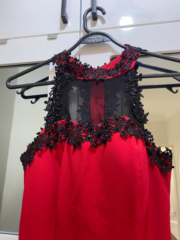 Kırmızı Dantel İşlemeli Uzun Gotik Elbise - Görsel 4