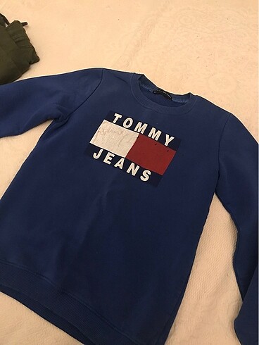 11-12 Yaş Beden tommy sweatshirt