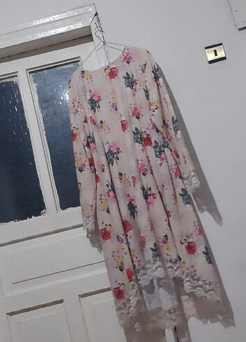 48 Beden Çiçek desenli dantelli Tunik