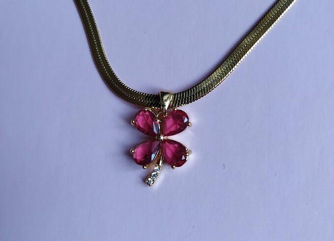 Pembe Yonca Kolye