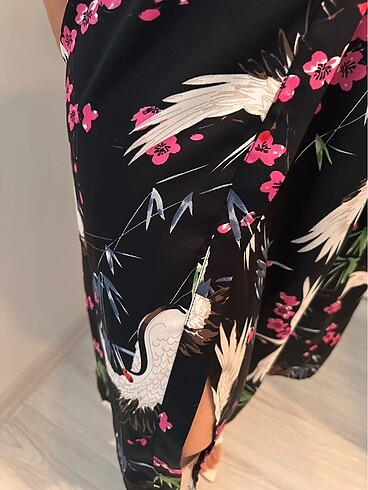 Saten kuş desenli Elbise - Görsel 4