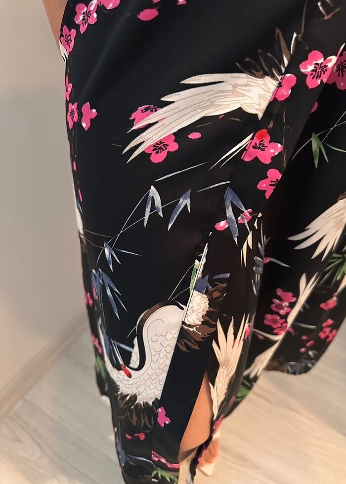 Saten kuş desenli Elbise - Görsel 4