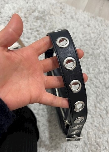 Bershka Bershka Kemer Detaylı Siyah Deri Gotik Kadın Çanta