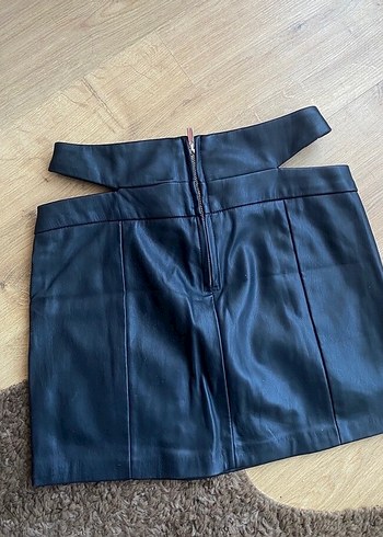 xs Beden siyah Renk Dekolteli Bershka Deri Mini Etek