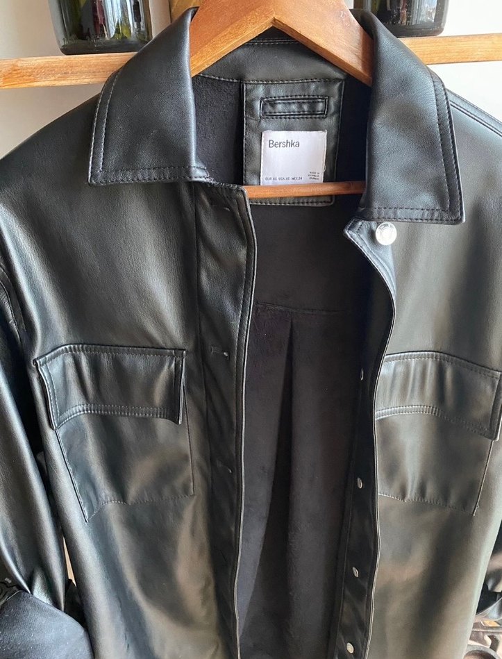 Bershka Düğmeli Siyah Deri Kadın Ceket - Görsel 3