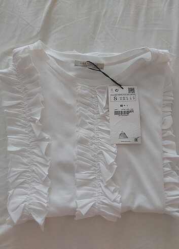 Zara Zara beyaz tişört etiketli