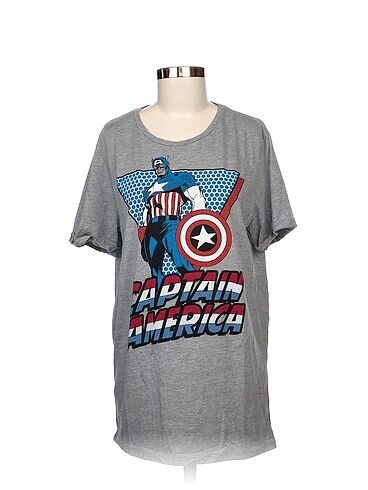 Bershka T-shirt %70 İndirimli.