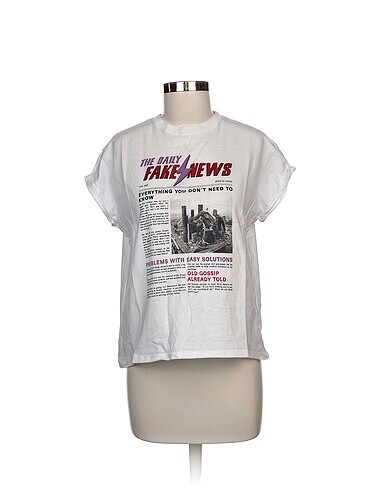 Bershka T-shirt %70 İndirimli.