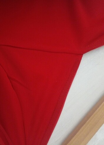 l Beden kırmızı Renk Trendyol straplez elbise 