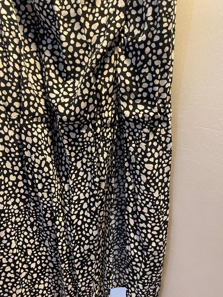 Drapeli Siyah Beyaz Uzun Etek Yırtmaç Detaylı - Görsel 2