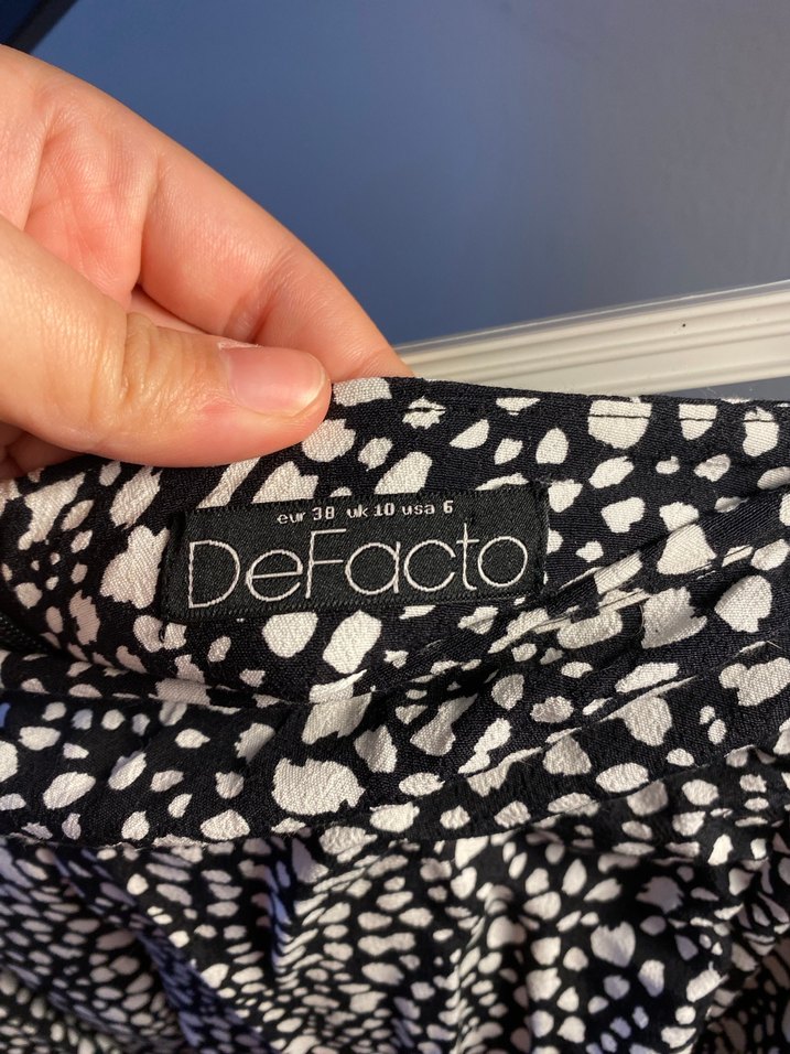 Drapeli Siyah Beyaz Uzun Etek Yırtmaç Detaylı - Görsel 5