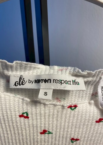 Beyaz Mini Çiçekli Kısa Kollu Kadın Crop Tişört - Görsel 3